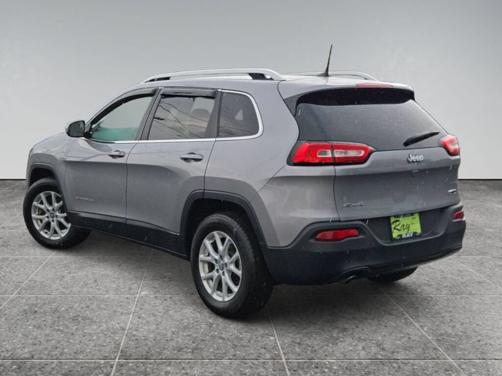 Used 2016 Jeep Cherokee Latitude w/ Cold Weather Group AWD/4WD image 17