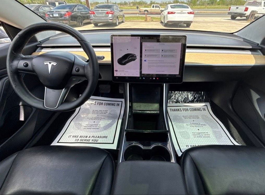 Used 2020 Tesla Model 3 Standard Range image 10