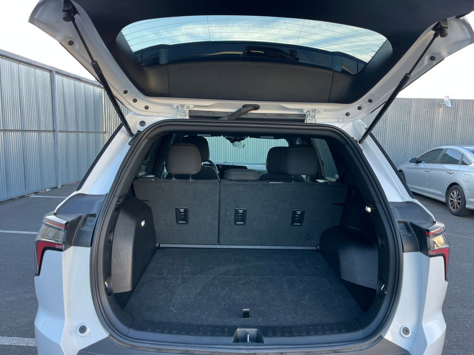 Used 2025 Chevrolet Equinox LT image 30