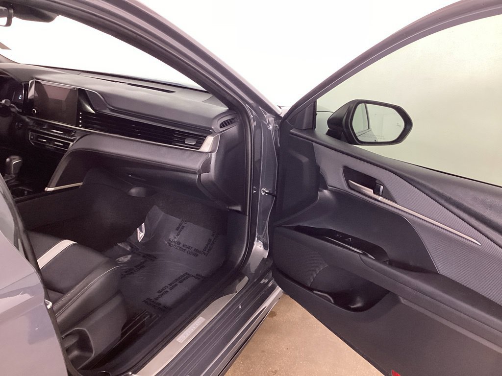 Used 2025 Toyota Camry SE w/ Convenience Package FWD image 22