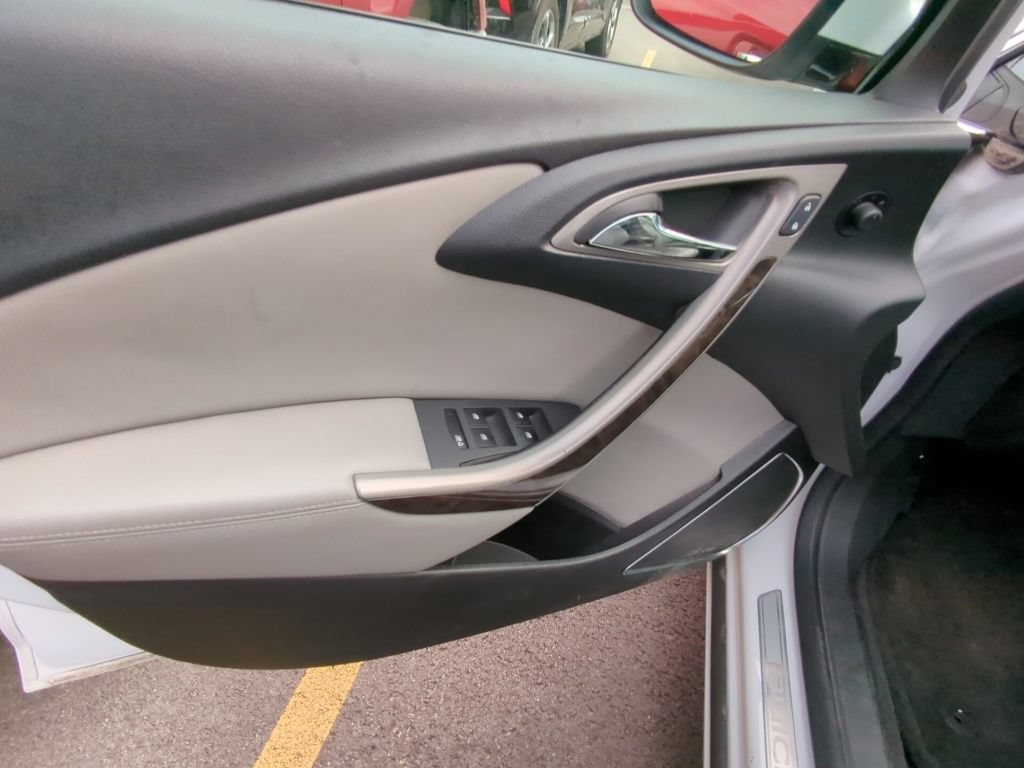 Used 2013 Buick Verano FWD image 8