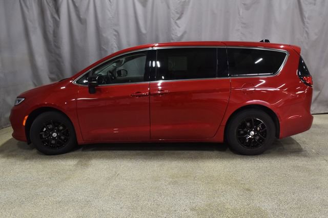 Certified 2024 Chrysler Pacifica Touring-L image 3