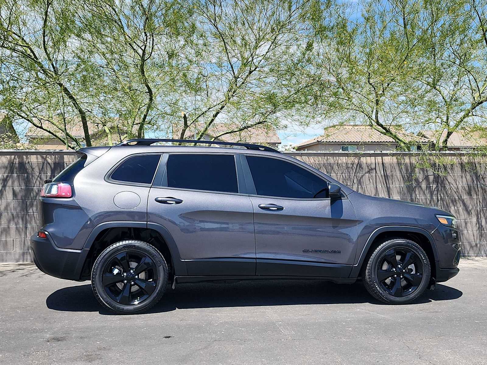Used 2019 Jeep Cherokee Latitude Plus FWD image 10