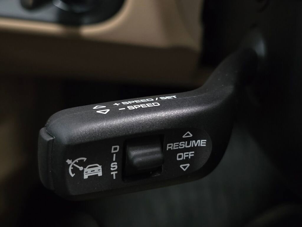 Certified 2025 Porsche Macan image 41