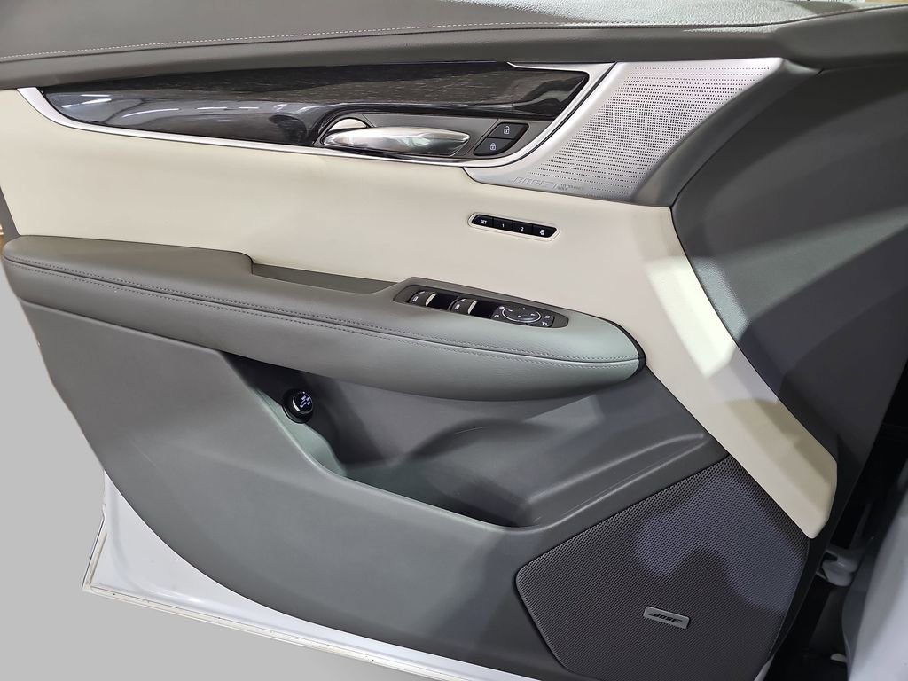 Certified 2021 Cadillac XT6 Premium Luxury w/ LPO, ONYX Package image 32