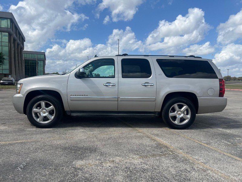 Used 2009 Chevrolet Suburban LTZ RWD image 2
