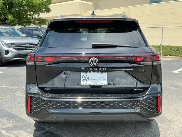 Certified 2025 Volkswagen Tiguan SEL R-Line AWD/4WD image 4