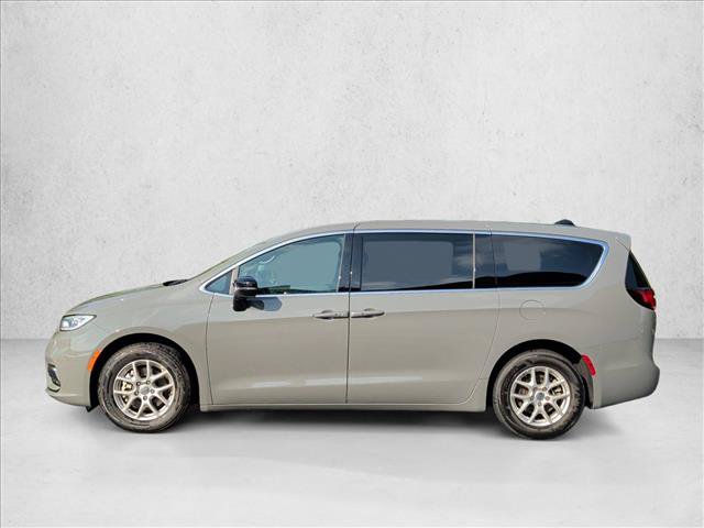 Used 2025 Chrysler Pacifica Select FWD image 8