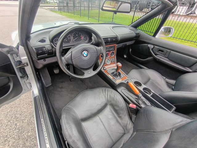 Used 2002 BMW Z3 2.5i RWD image 30