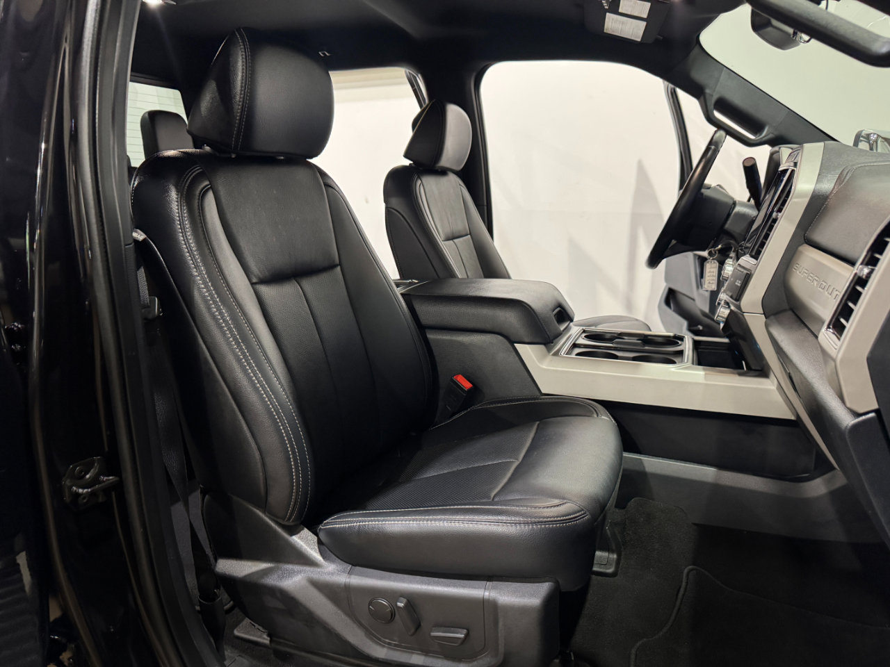 Used 2022 Ford F250 Lariat w/ Lariat Value Package image 12