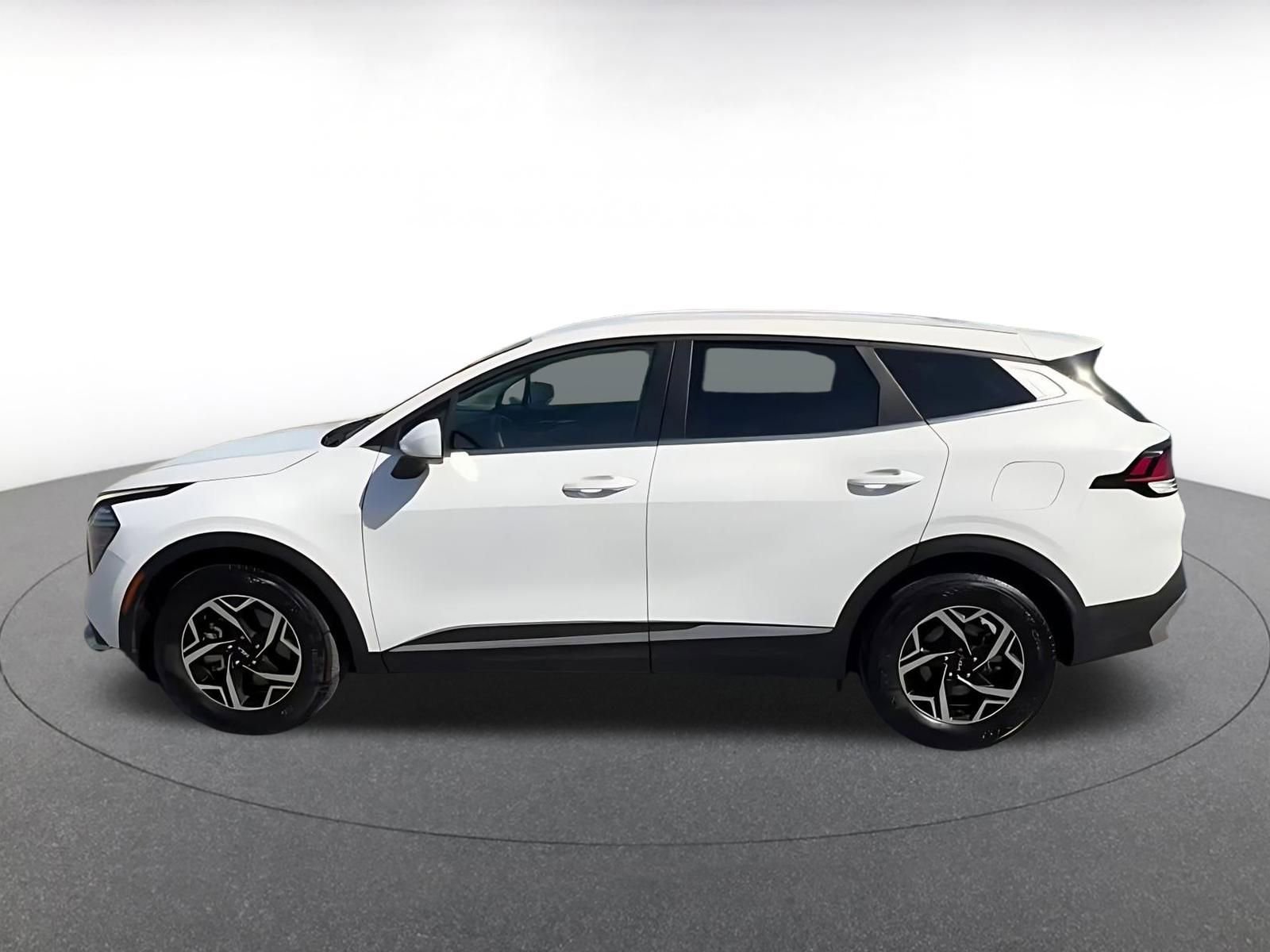 Used 2025 Kia Sportage LX image 9