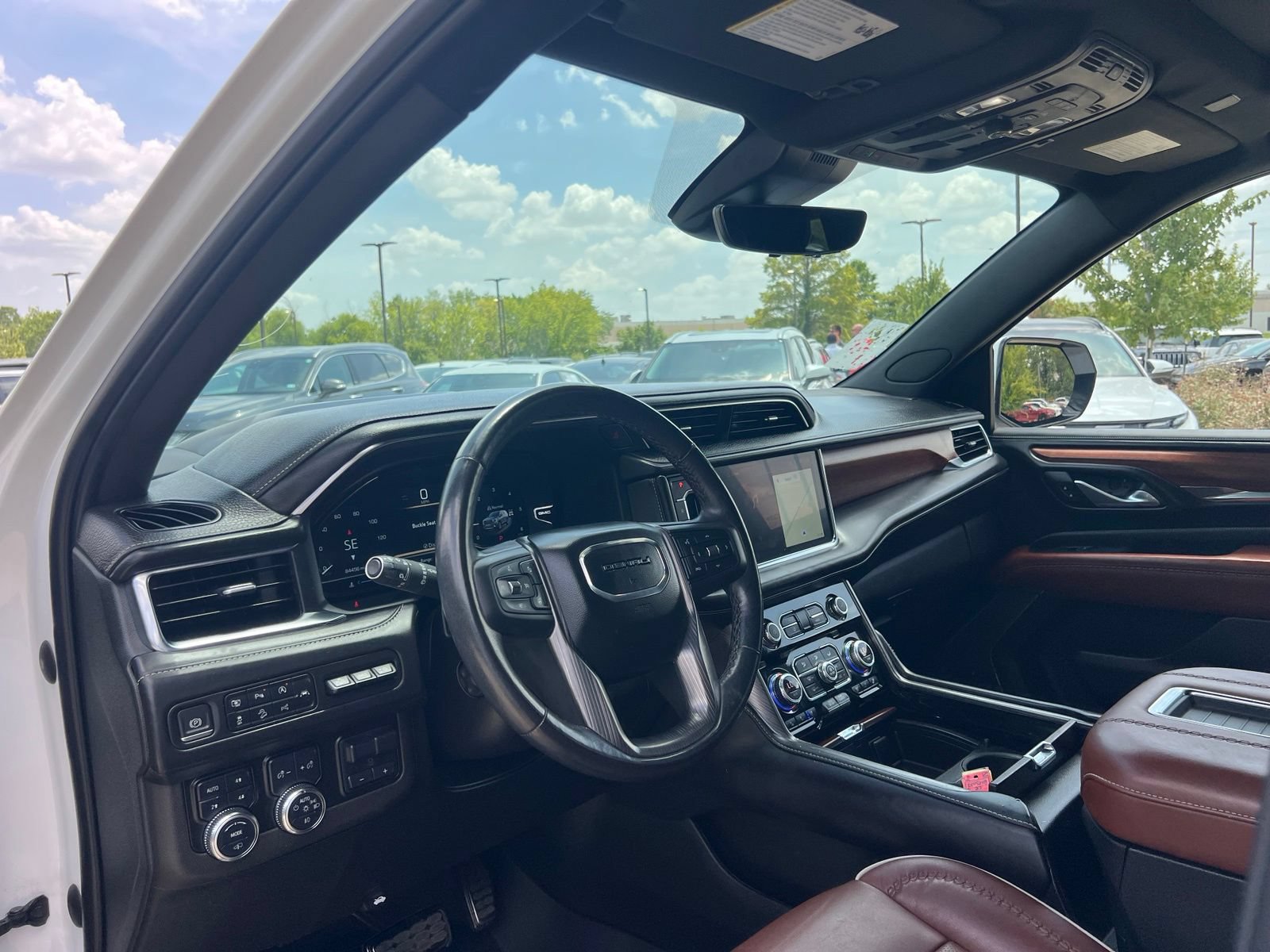 Used 2023 GMC Yukon Denali Ultimate AWD/4WD image 26