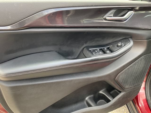 Used 2023 Jeep Grand Cherokee Altitude AWD/4WD image 14