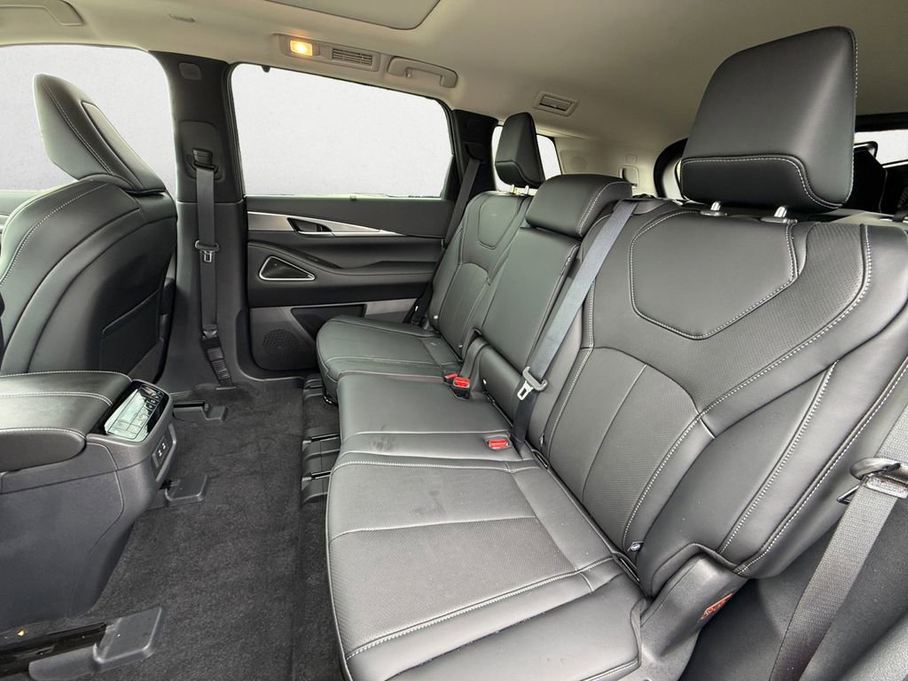 Certified 2026 INFINITI QX60 Luxe w/ Family Package AWD/4WD image 11