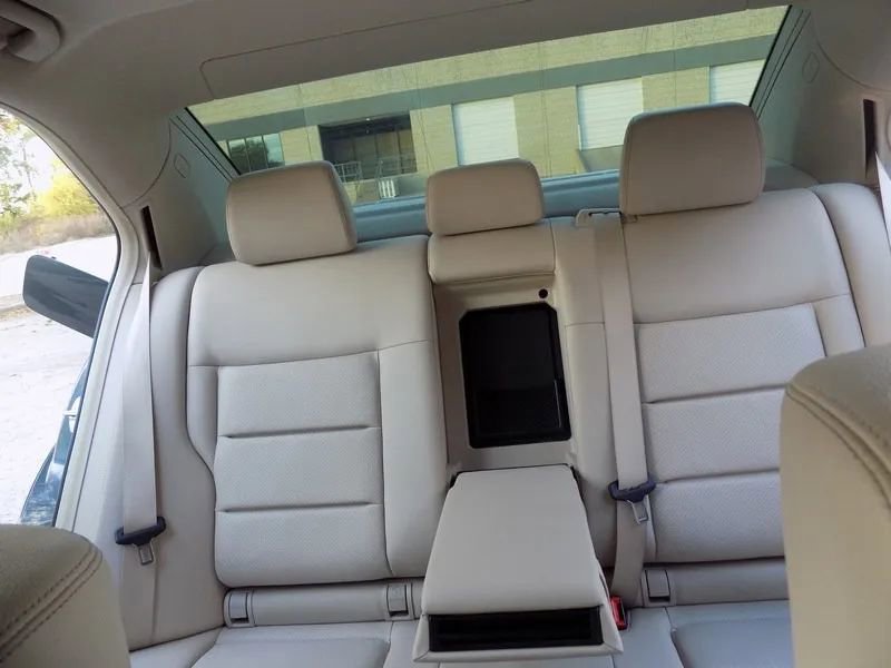 Used 2014 Mercedes-Benz E 350 Sedan image 38