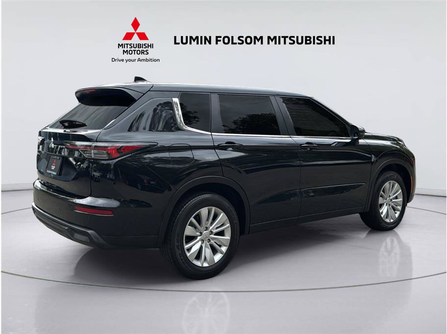Used 2026 Mitsubishi Outlander ES FWD image 5