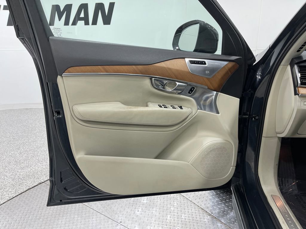 Used 2017 Volvo XC90 T6 Inscription w/ Vision Package image 16