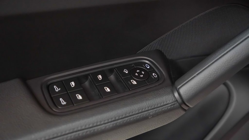 Certified 2025 Porsche Cayenne image 23