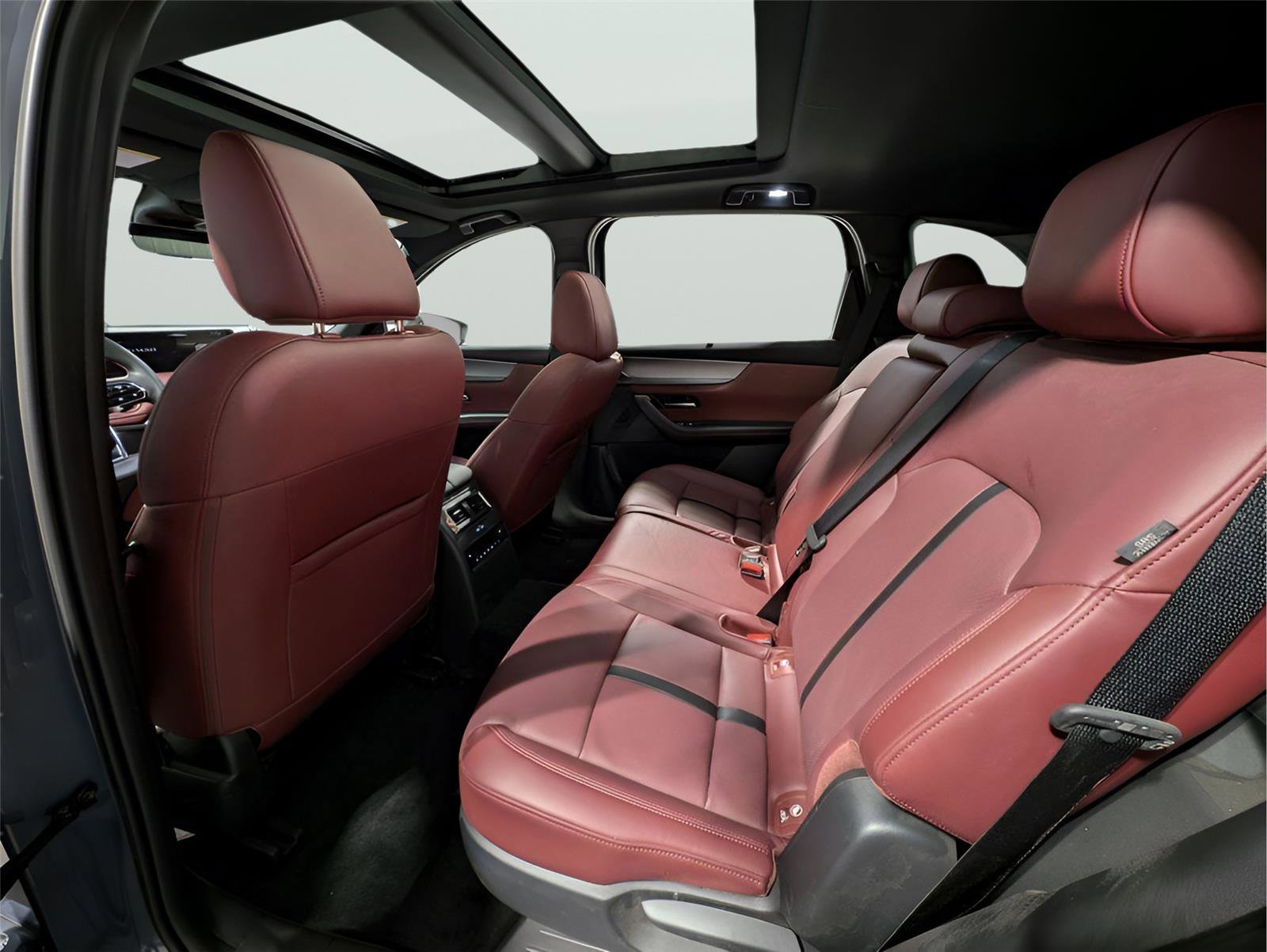 New 2025 MAZDA CX-70 Plug-In Hybrid w/ Premium Plus AWD/4WD image 12