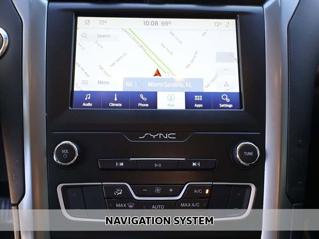 Used 2020 Ford Fusion SE image 3