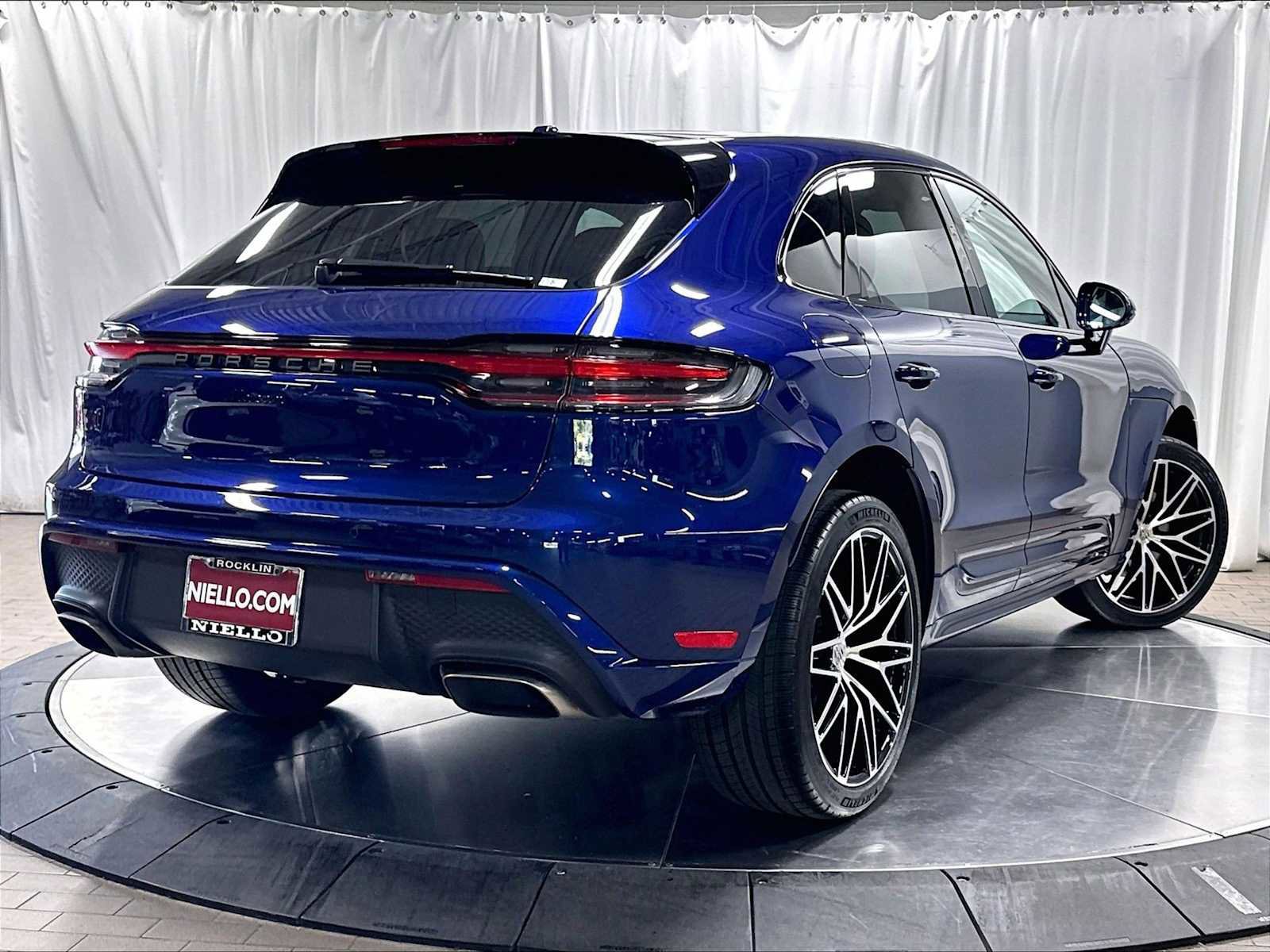 Used 2026 Porsche Macan AWD/4WD image 9