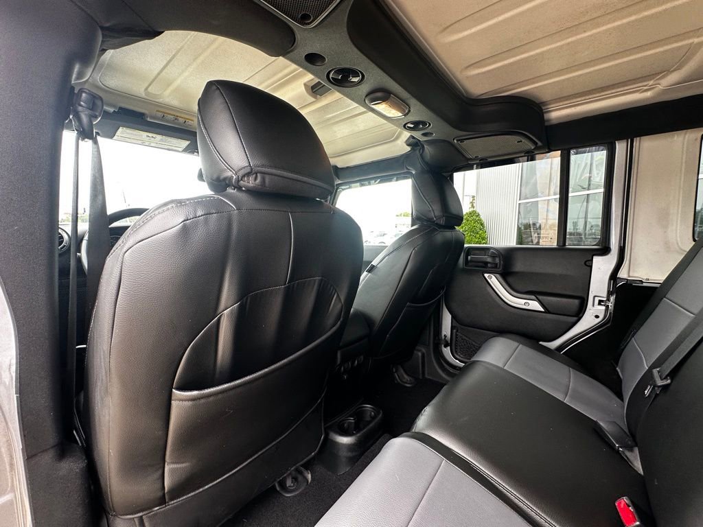 Used 2018 Jeep Wrangler Unlimited Rubicon w/ Connectivity Group AWD/4WD image 21