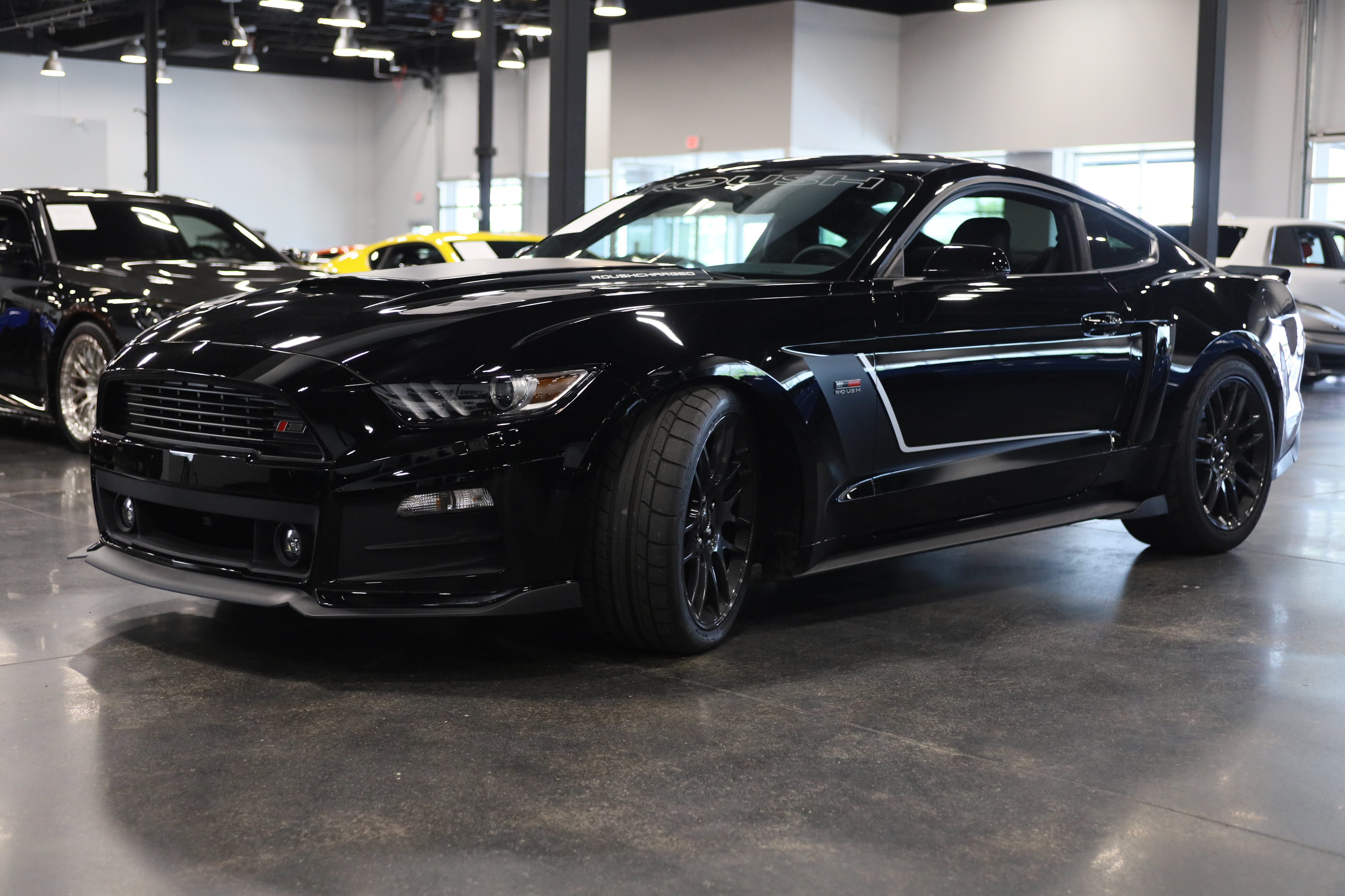 Used 2017 Ford Mustang GT Premium w/ GT Performance Package RWD image 3