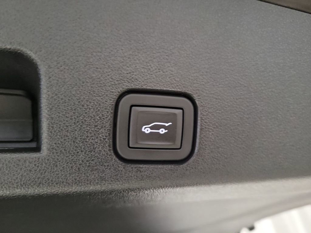 Certified 2024 Chevrolet Traverse RS image 23