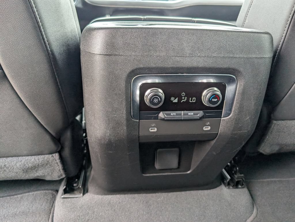 Used 2023 GMC Yukon XL SLT AWD/4WD image 20