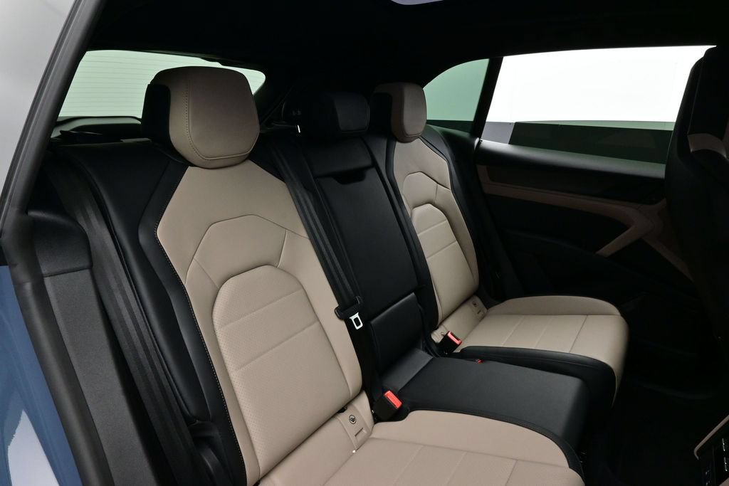 Used 2026 Porsche Cayenne Turbo AWD/4WD image 17