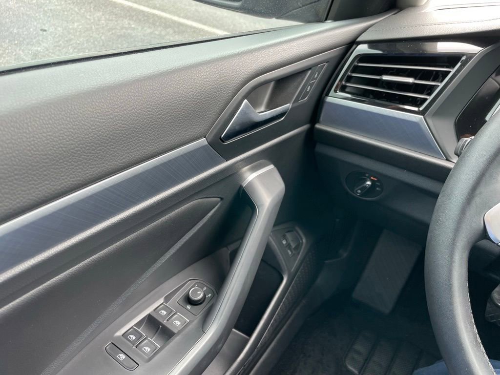 Used 2022 Volkswagen Jetta SE FWD image 22