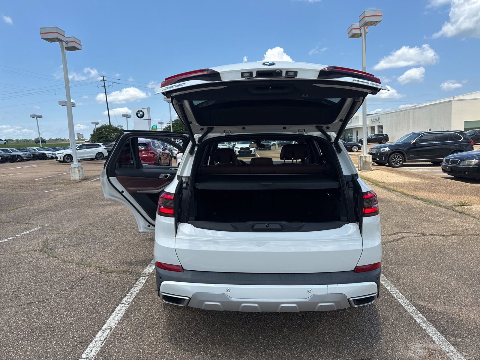 Used 2022 BMW X5 xDrive40i w/ Luxury Seating Package AWD/4WD image 9