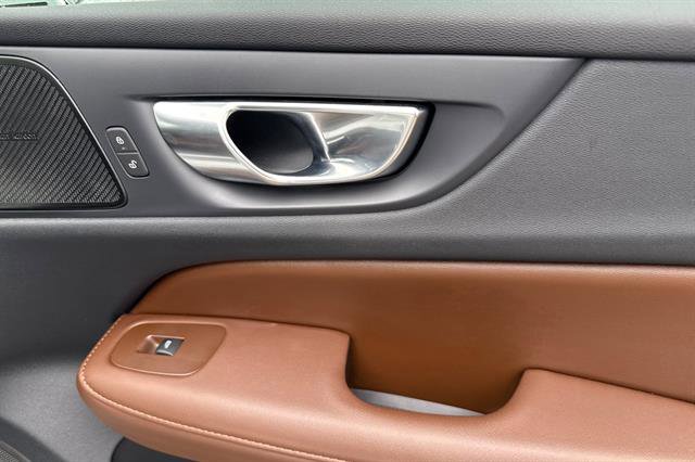 Used 2023 Volvo V60 B5 Cross Country Plus w/ Climate Package image 18