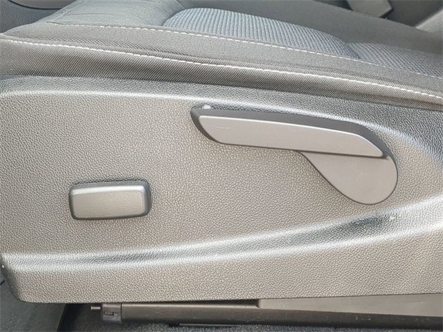 Used 2022 Chevrolet Colorado LT w/ LT Convenience Package image 22