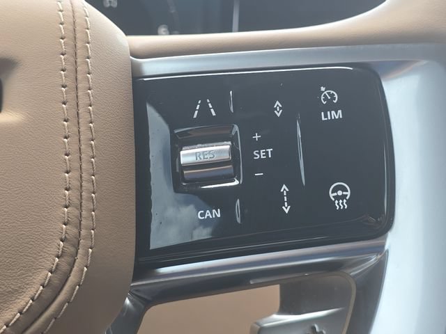 Used 2025 Land Rover Range Rover SE AWD/4WD image 16