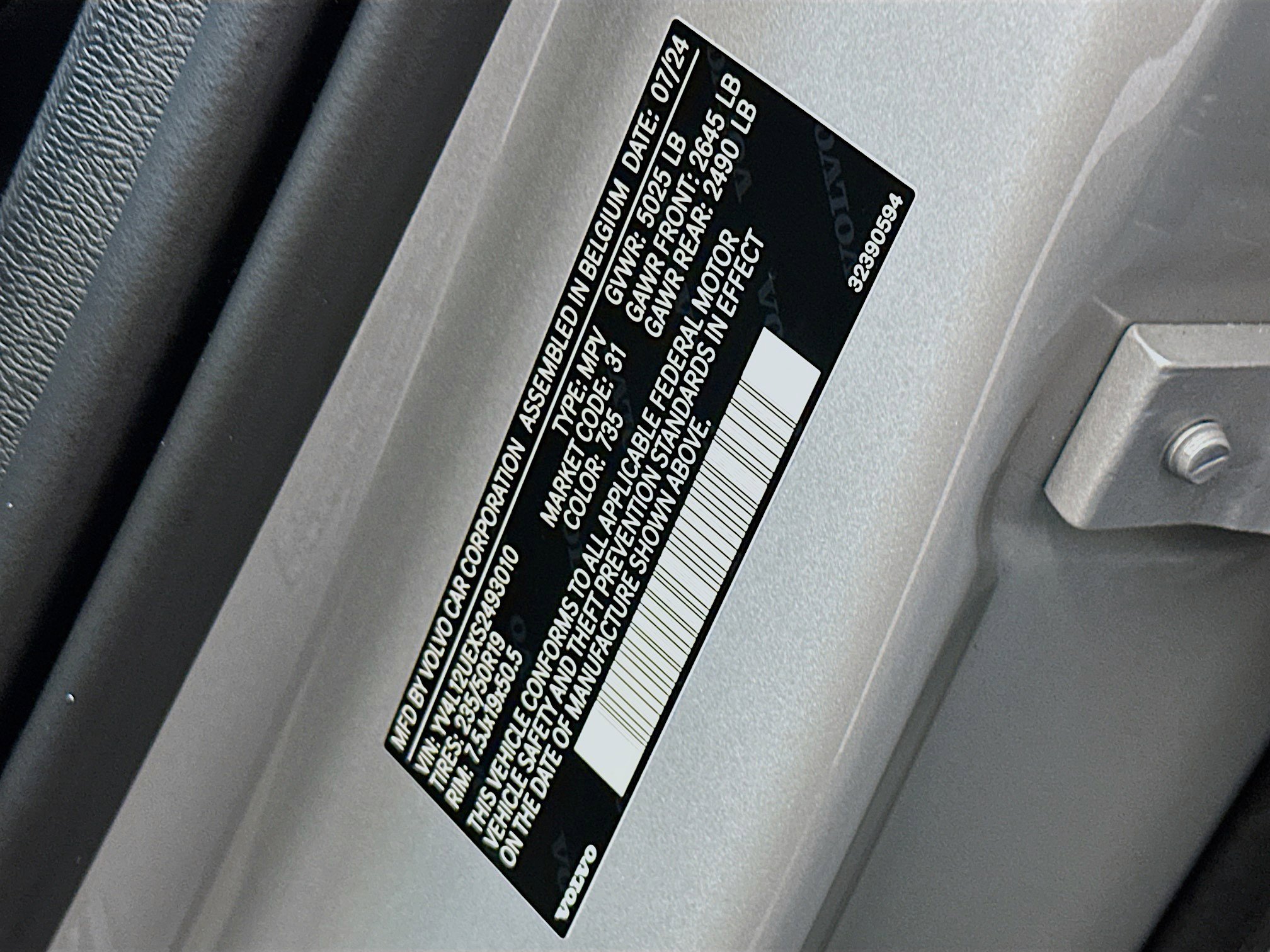 Used 2025 Volvo XC40 B5 Plus image 12