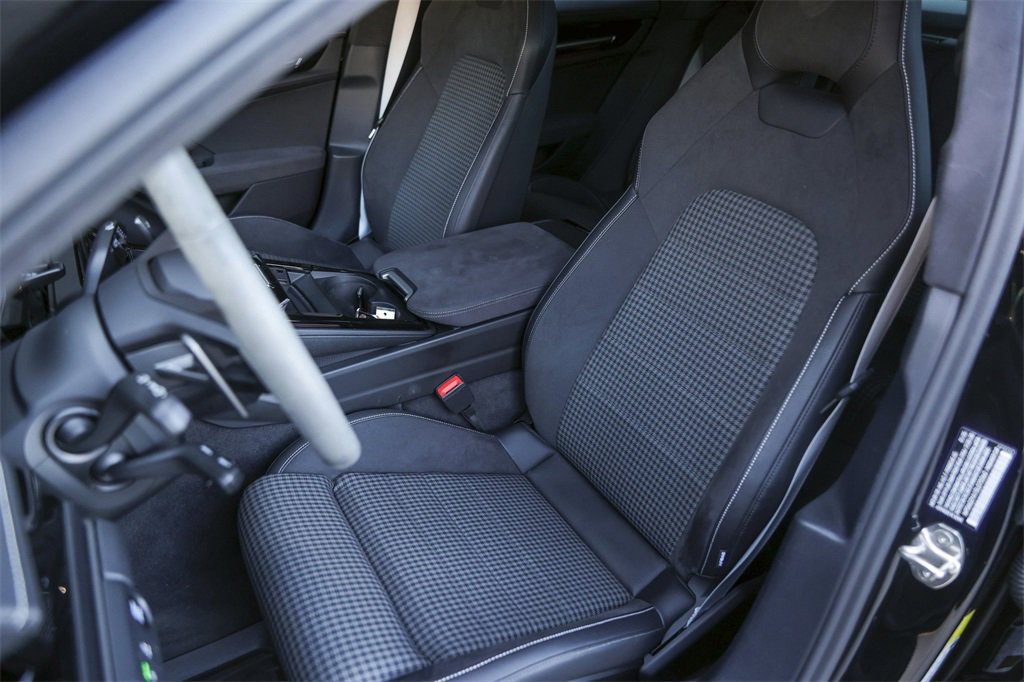 Certified 2025 Porsche Panamera GTS image 5