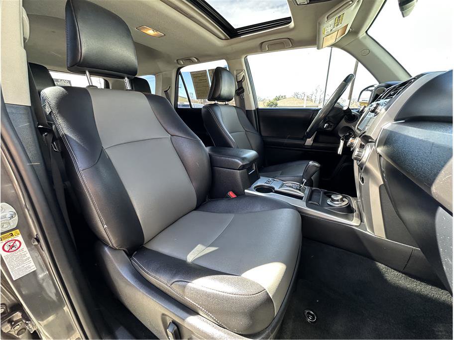 Used 2015 Toyota 4Runner SR5 Premium image 4