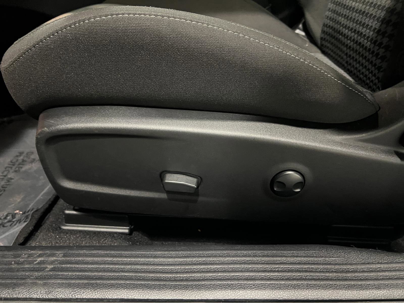 Used 2023 Dodge Challenger R/T w/ T/A Package image 26