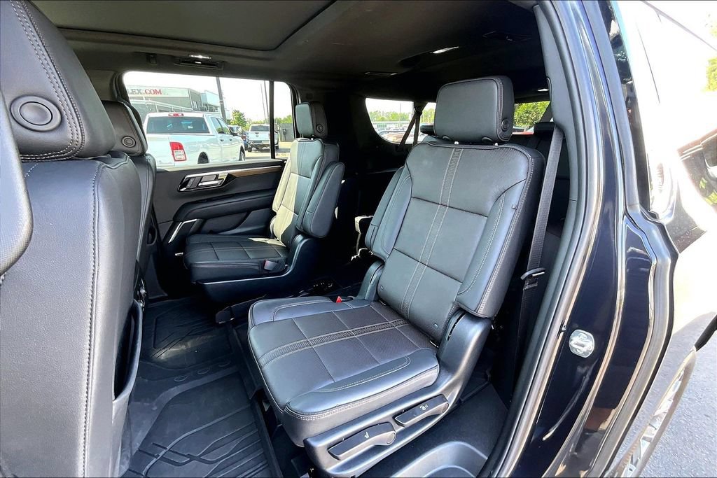 Used 2025 Chevrolet Suburban High Country w/ Sun And Tow Package AWD/4WD image 24