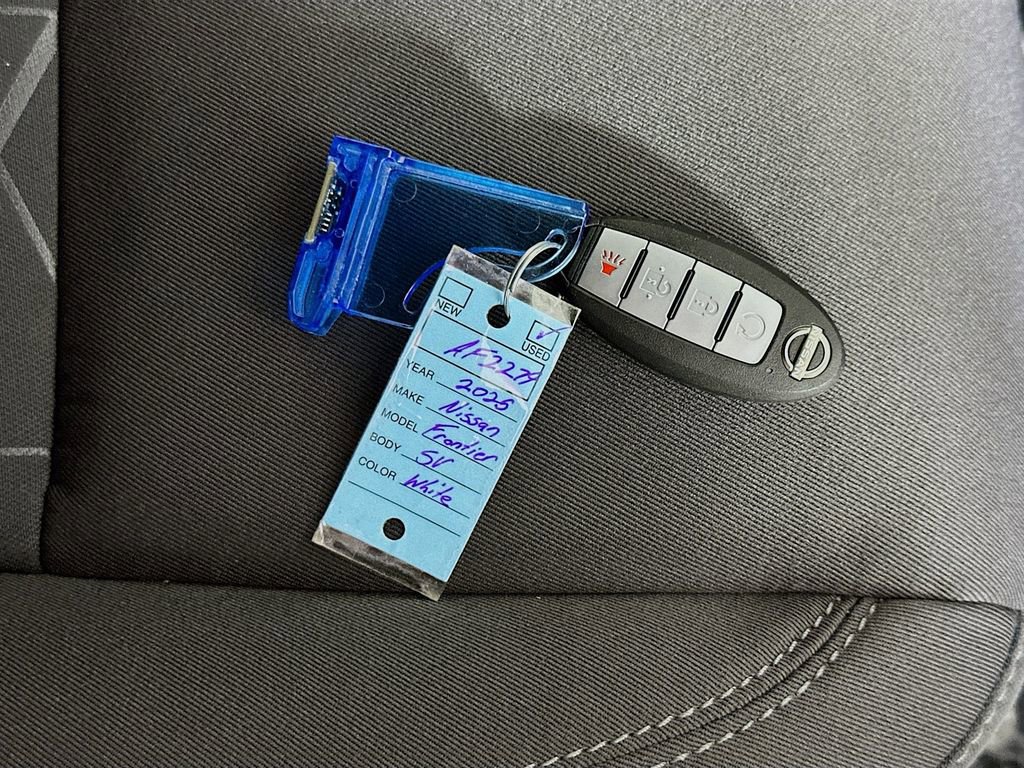 Used 2025 Nissan Frontier SV w/ SV Convenience Package image 35