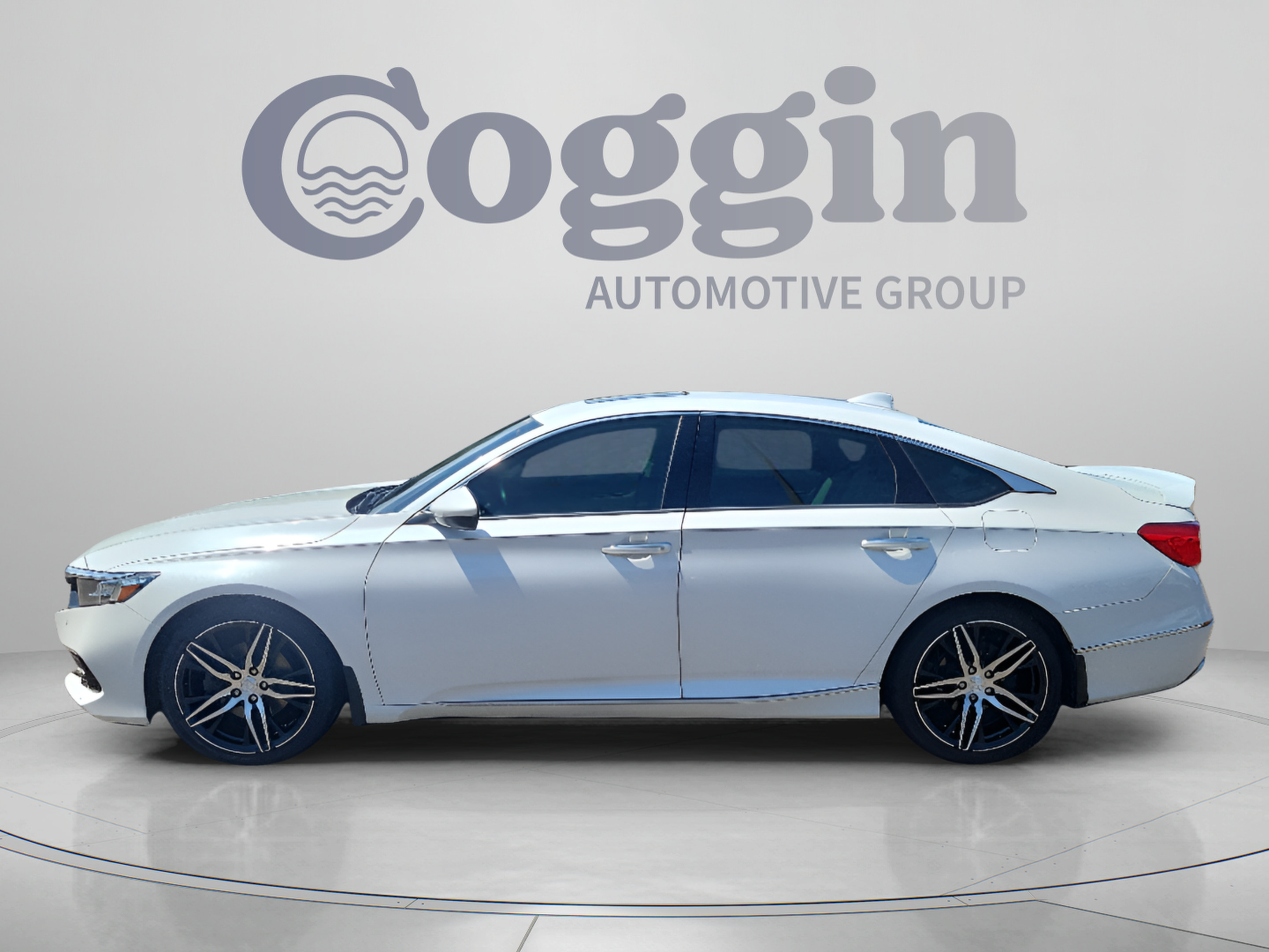 Used 2022 Honda Accord Touring image 2