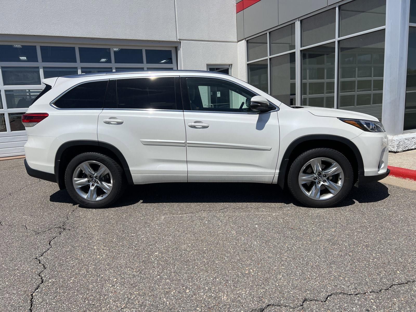 Used 2017 Toyota Highlander Limited AWD/4WD image 22