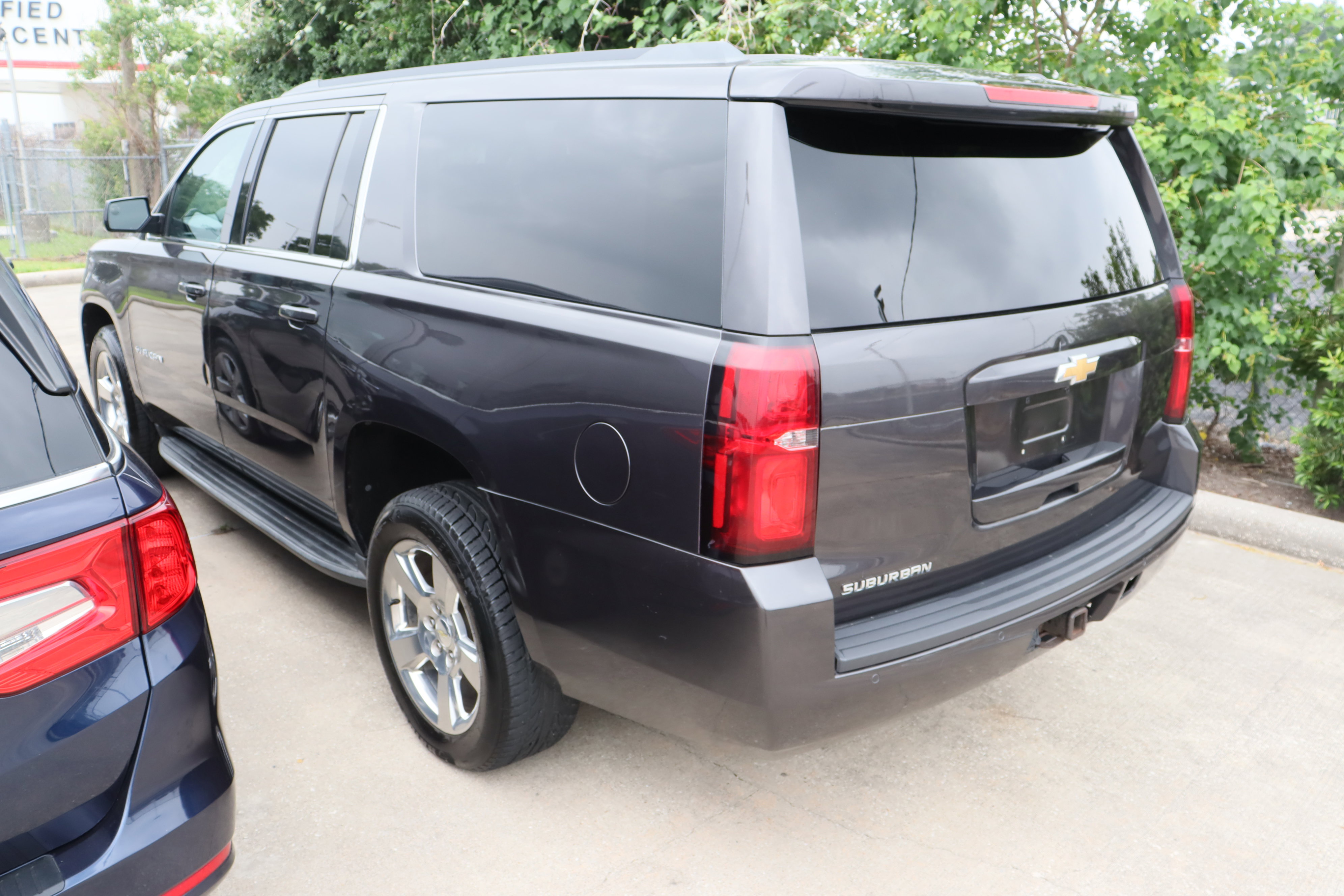 Used 2017 Chevrolet Suburban LS RWD image 7