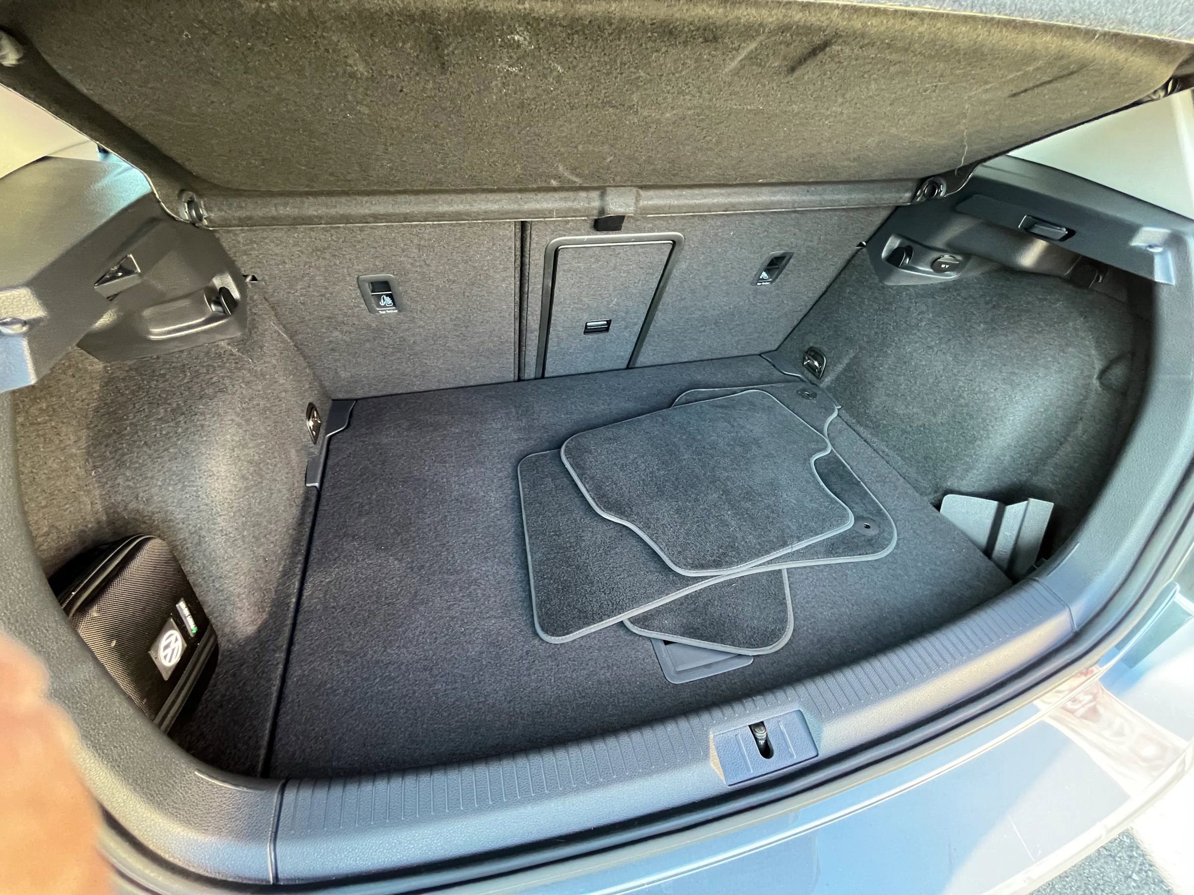 Used 2019 Volkswagen e-Golf SE w/ Driver Assistance Package FWD image 18