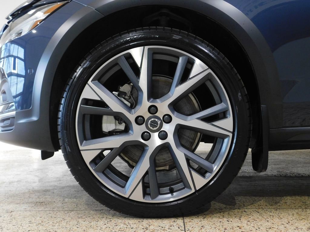 Used 2026 Volvo V90 B6 Cross Country Ultra image 23