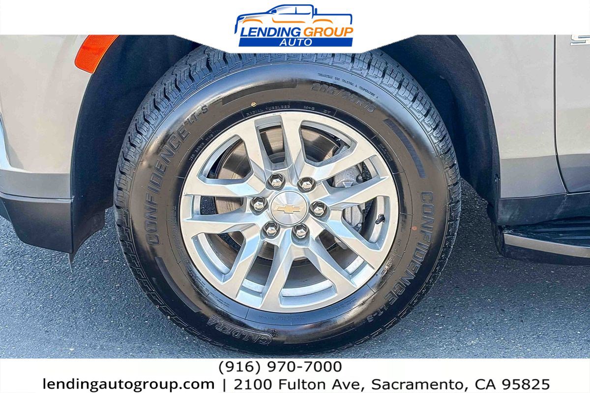 Used 2022 Chevrolet Suburban LT RWD image 9