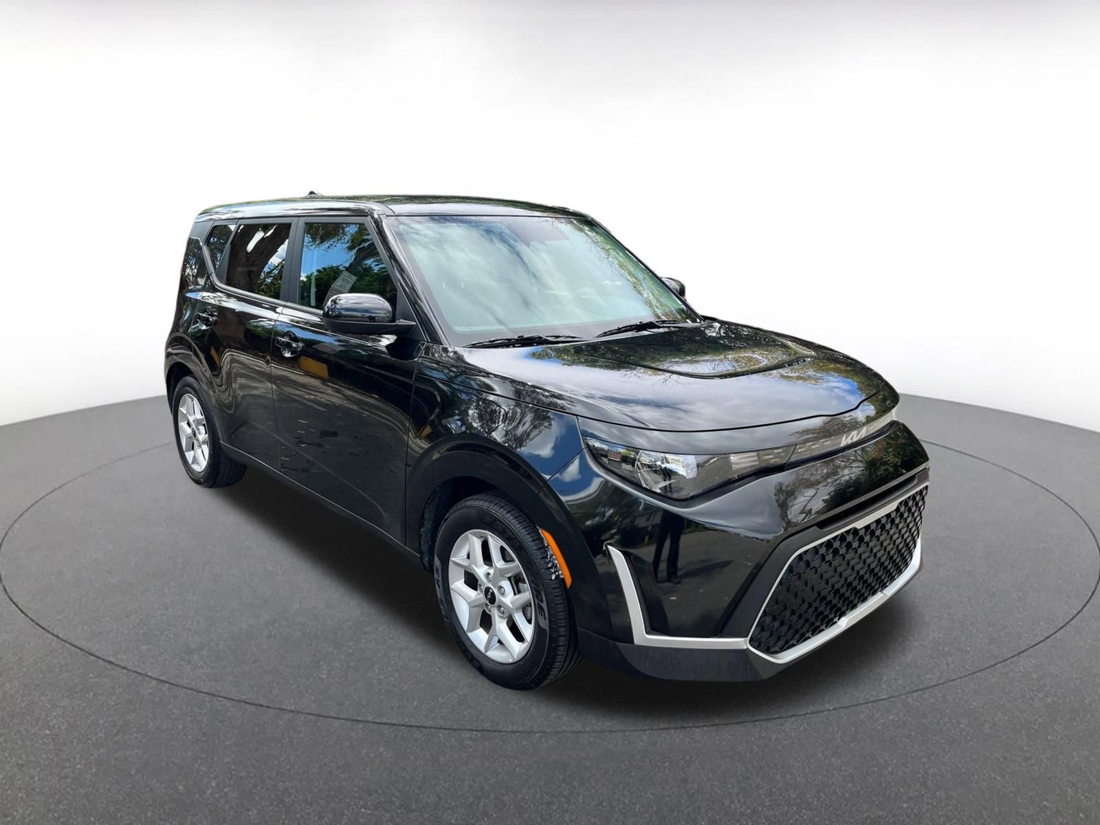 Used 2025 Kia Soul LX w/ LX Technology Package image 1