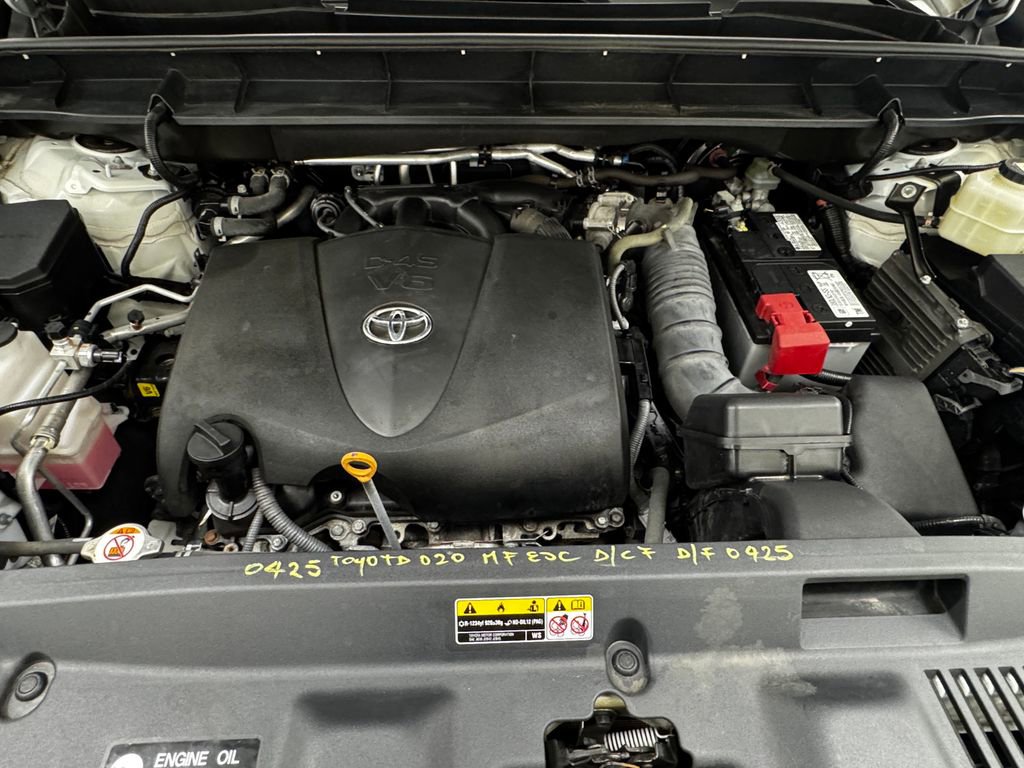 Used 2020 Toyota Highlander Platinum image 32