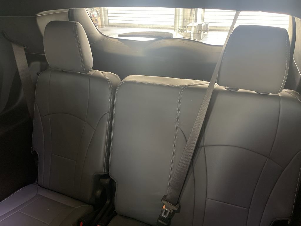 Used 2023 Buick Enclave Essence image 37